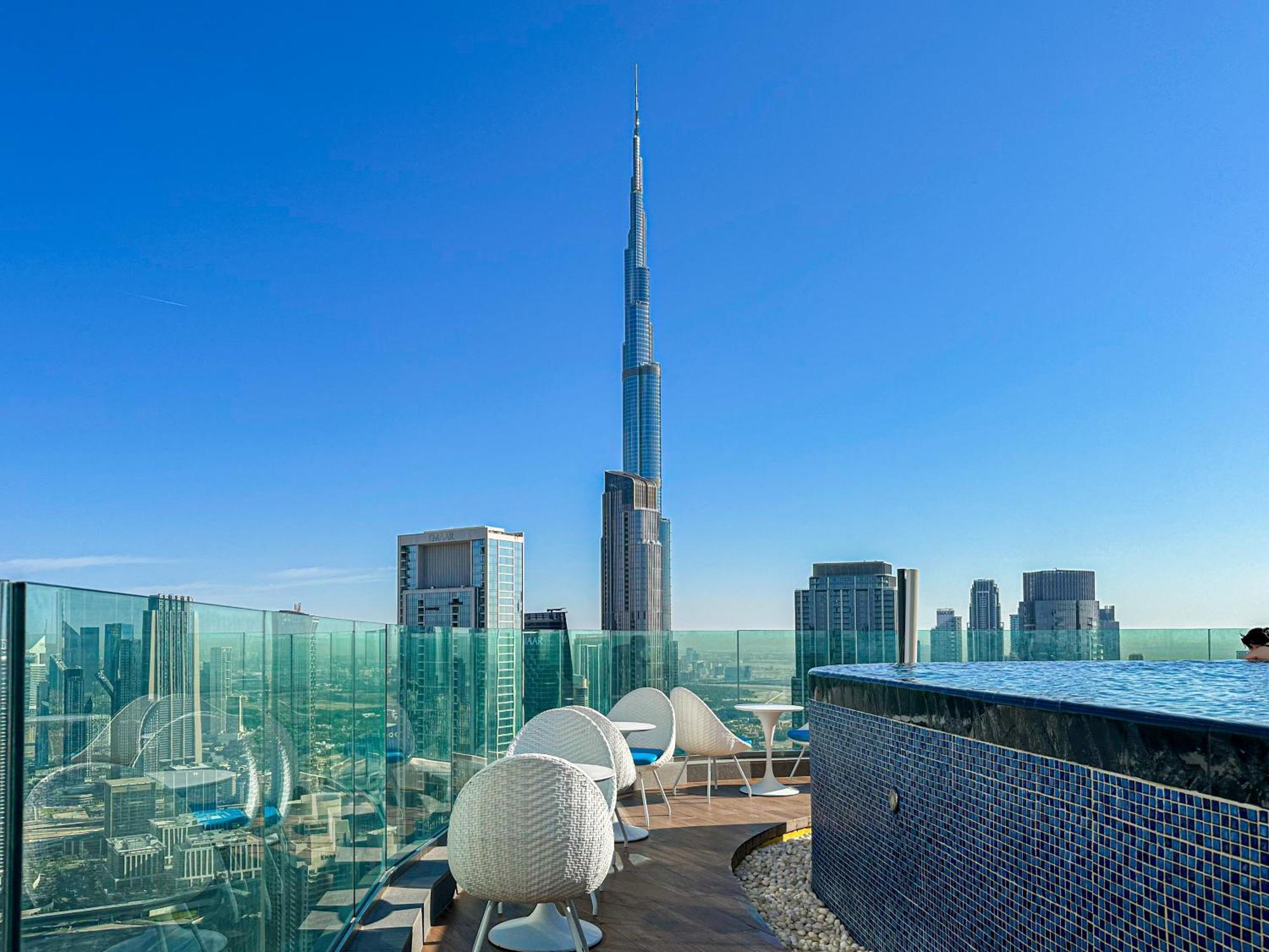 Best Burj Khalifa View Balcony Apartment With 64Th Floor Infinity Pool In Paramount Hotel Midtown Дубай Екстериор снимка